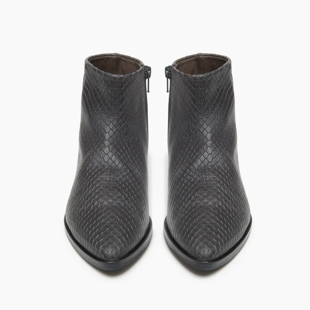 APROPOS BOOTIE
BLACKEST GREY SCALES LEATHER